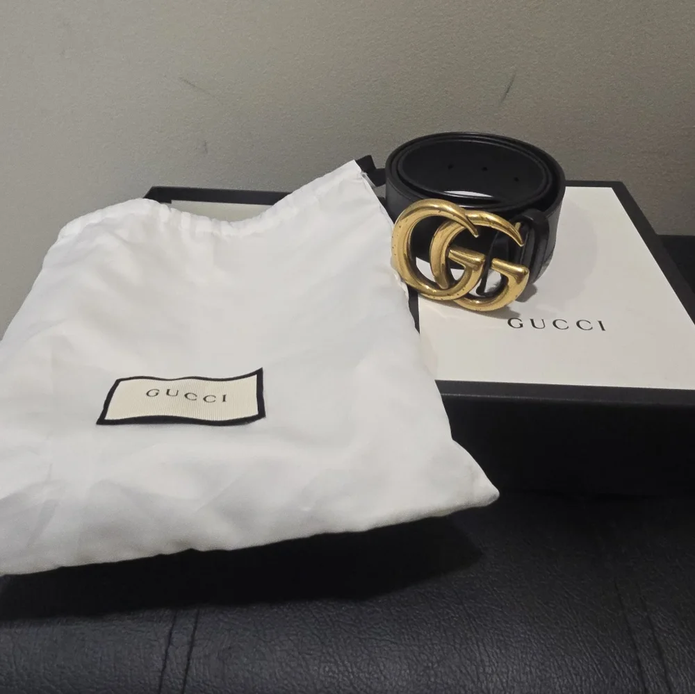 Gucci Black Belt with Gold GG Emblem - Picture 2 of 6